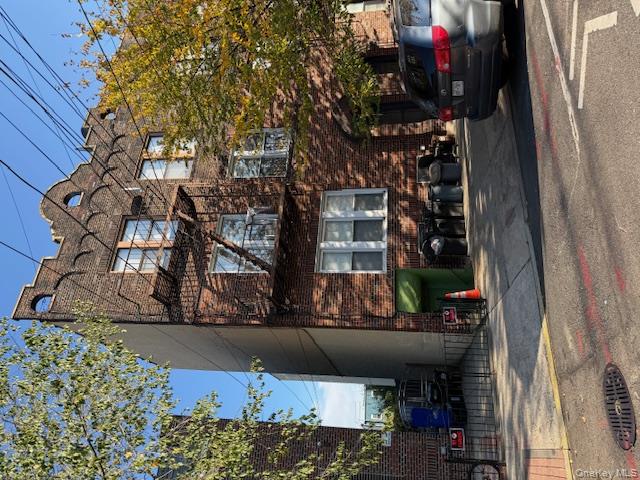 listing main picture