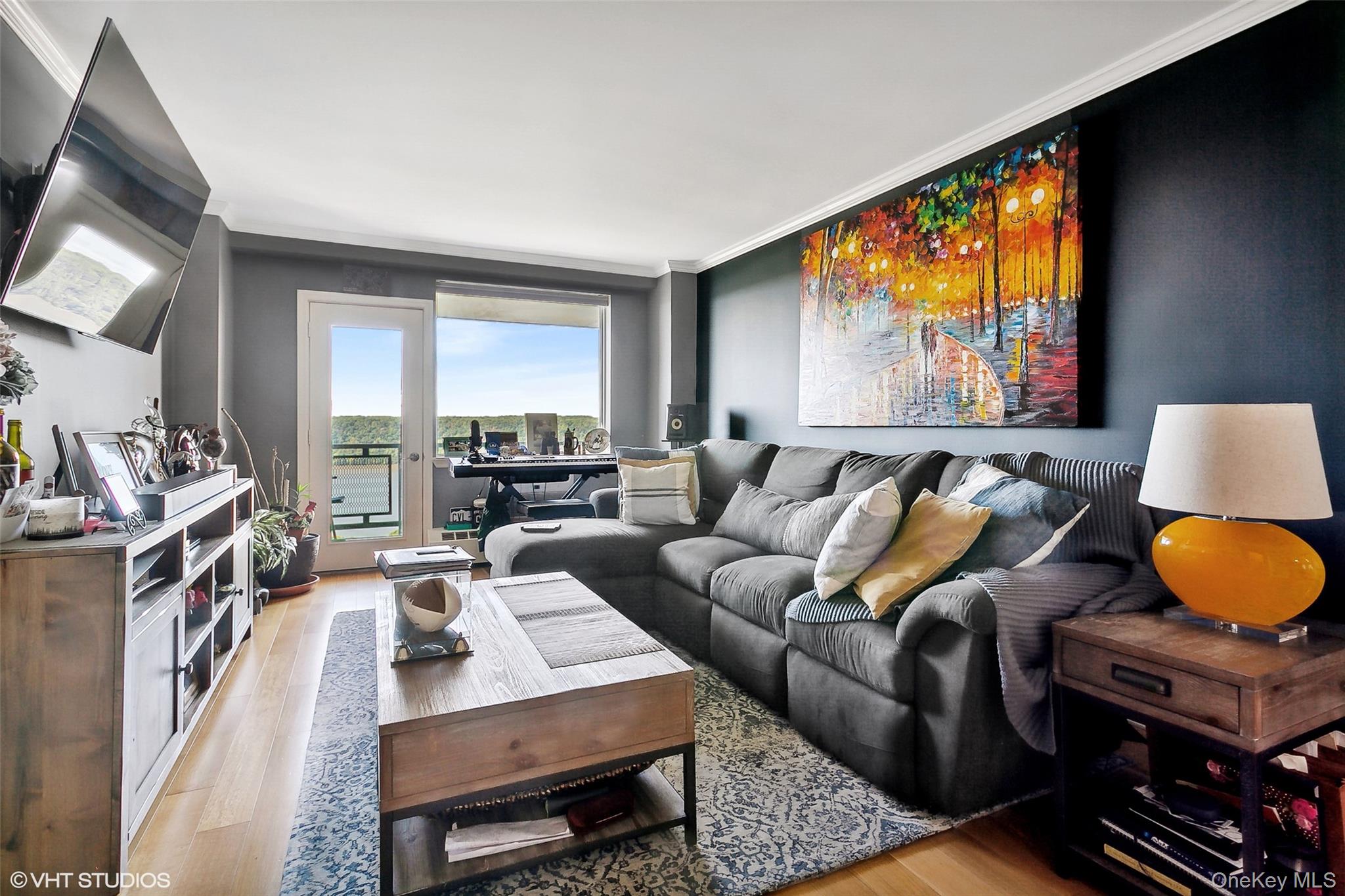 listing main picture