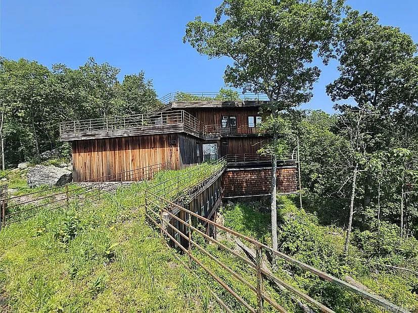 listing main picture