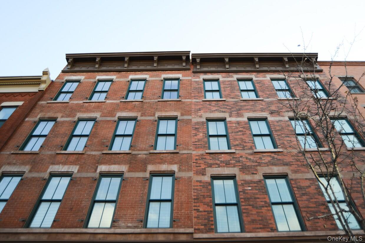 listing main picture