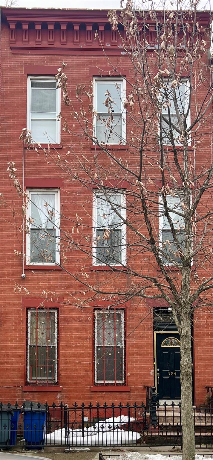 listing main picture