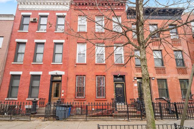 listing main picture