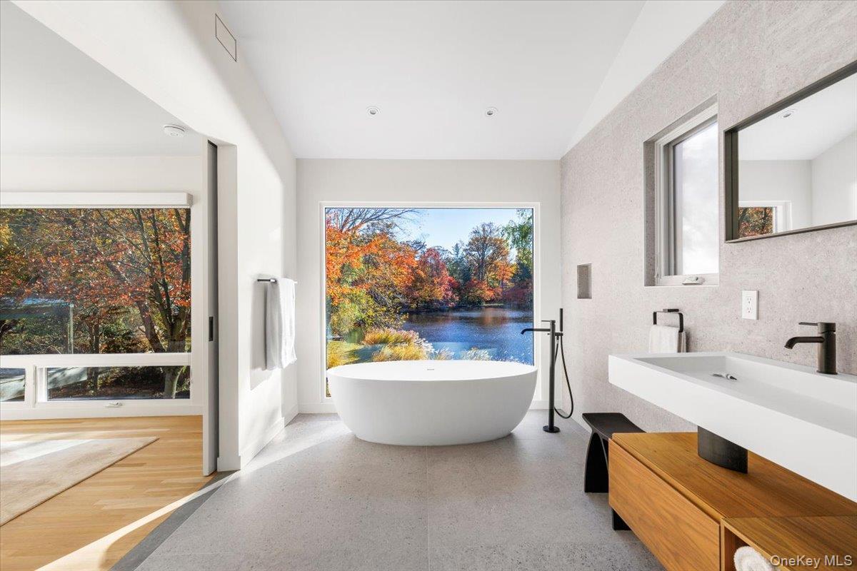 listing main picture