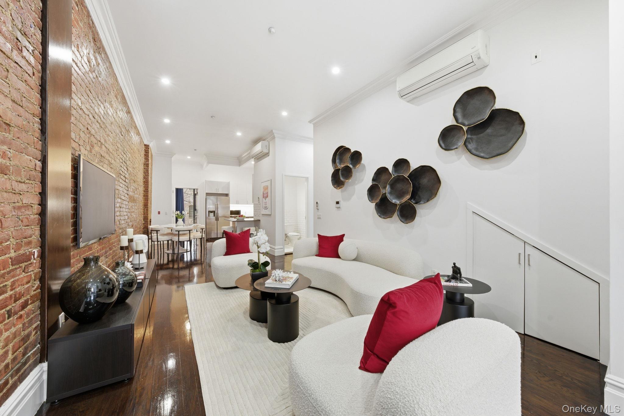 listing main picture