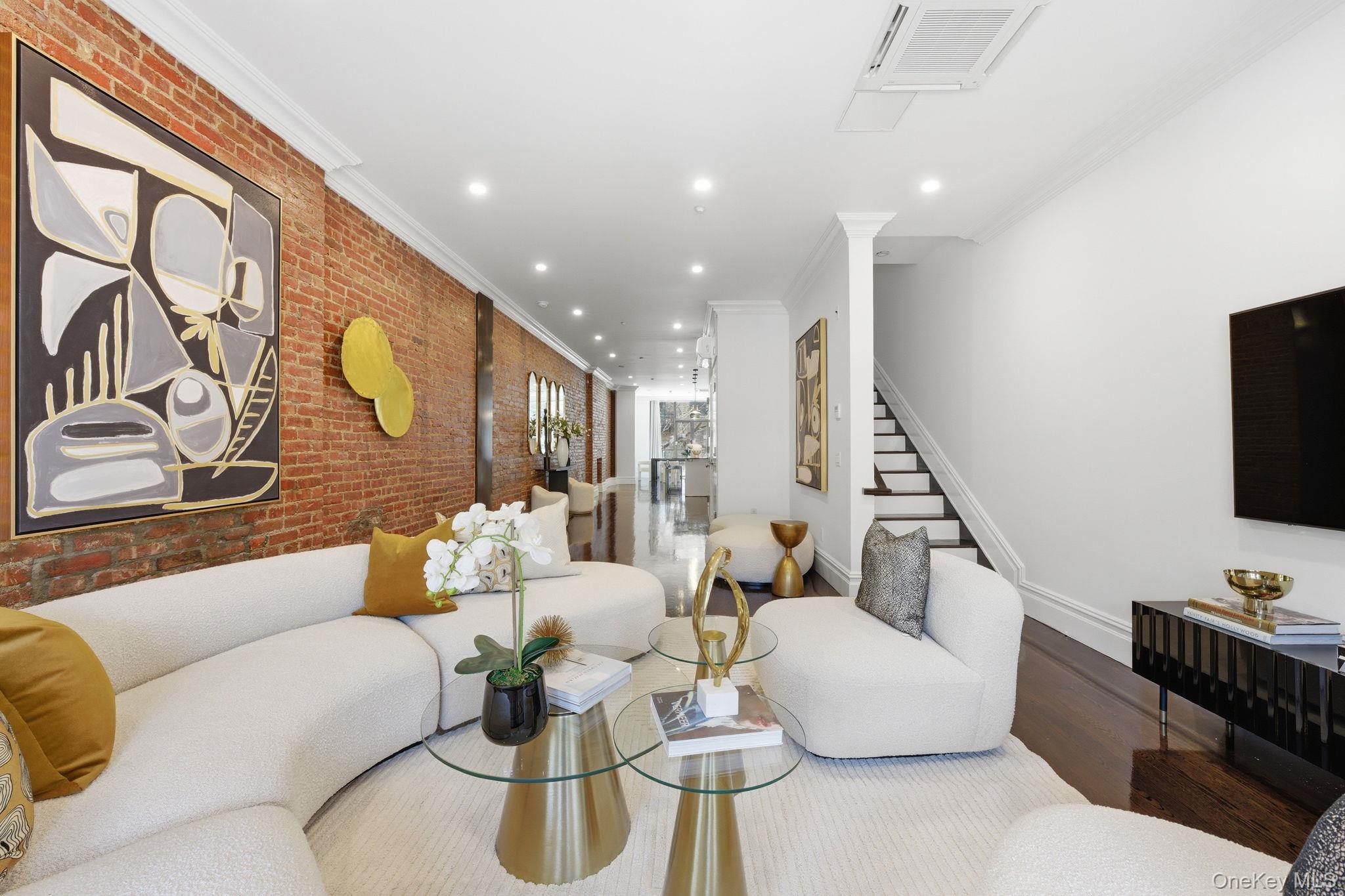 listing main picture