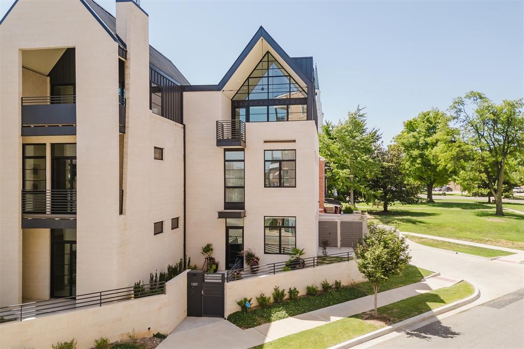 listing main picture