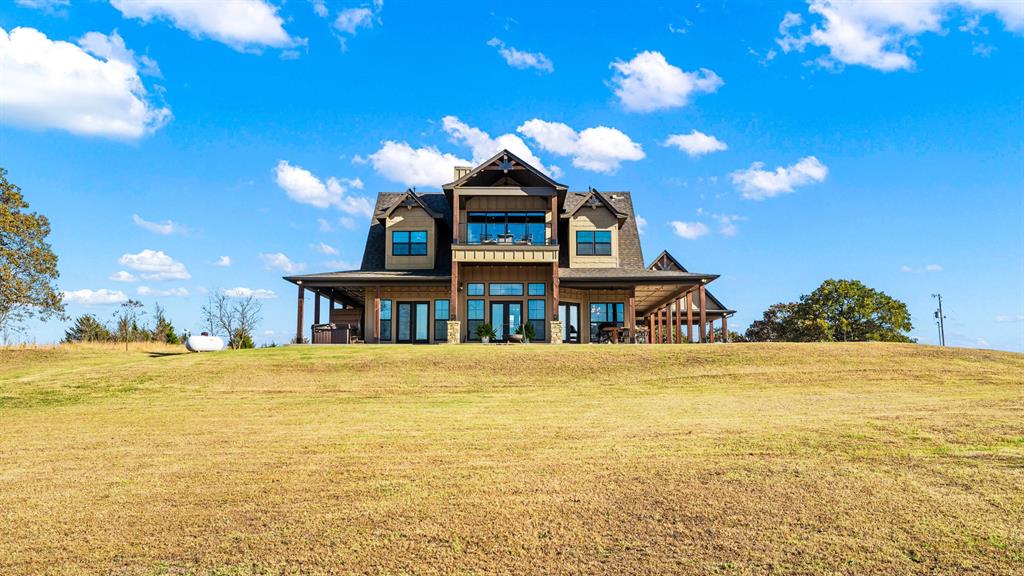 listing main picture