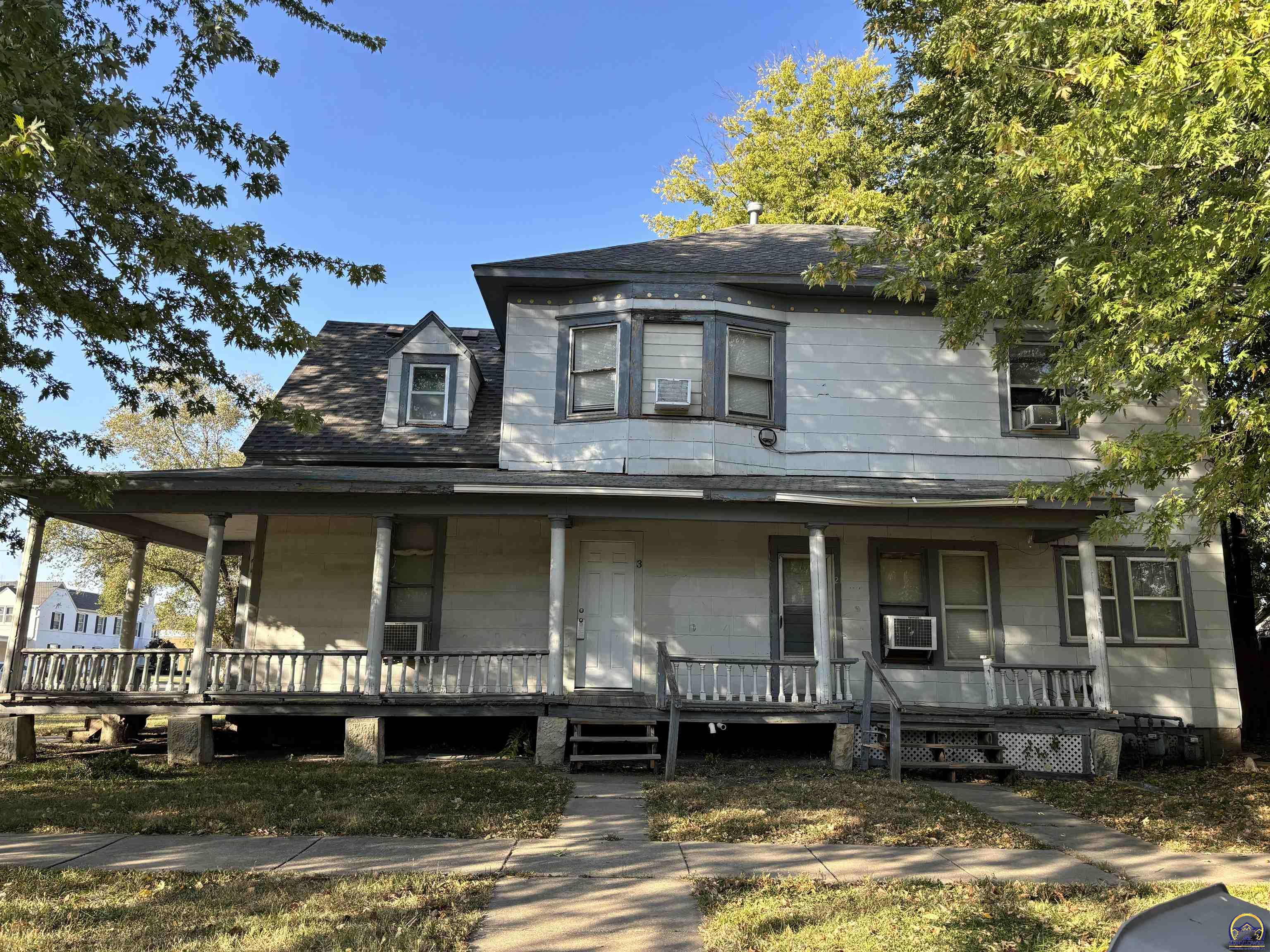 listing main picture