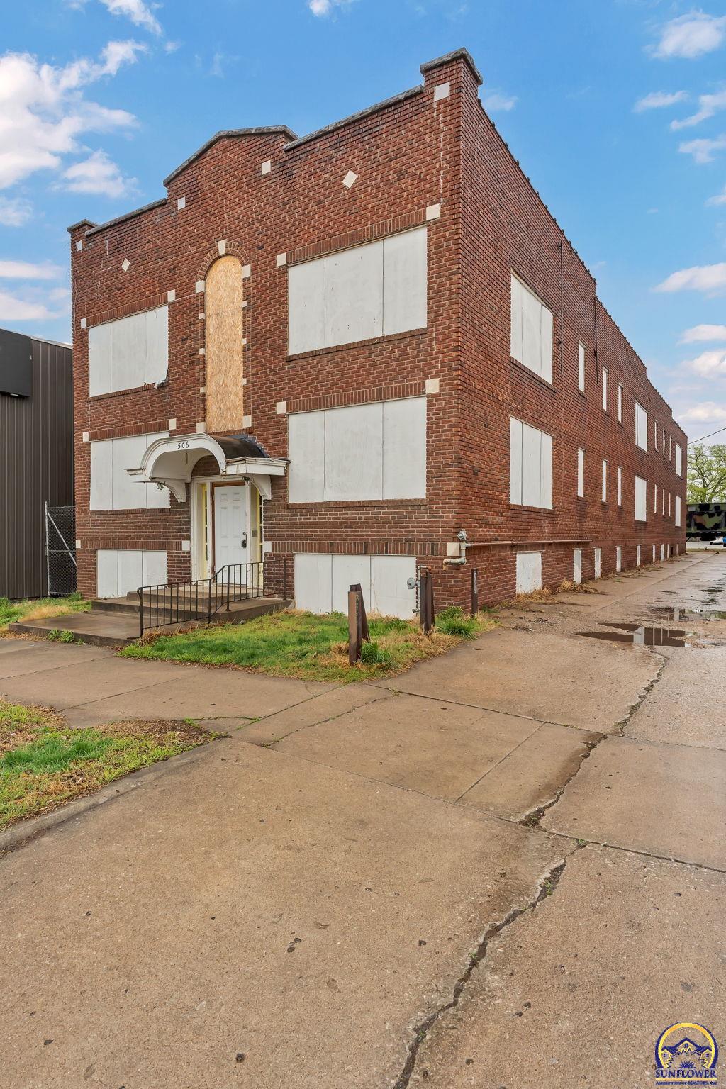 listing main picture