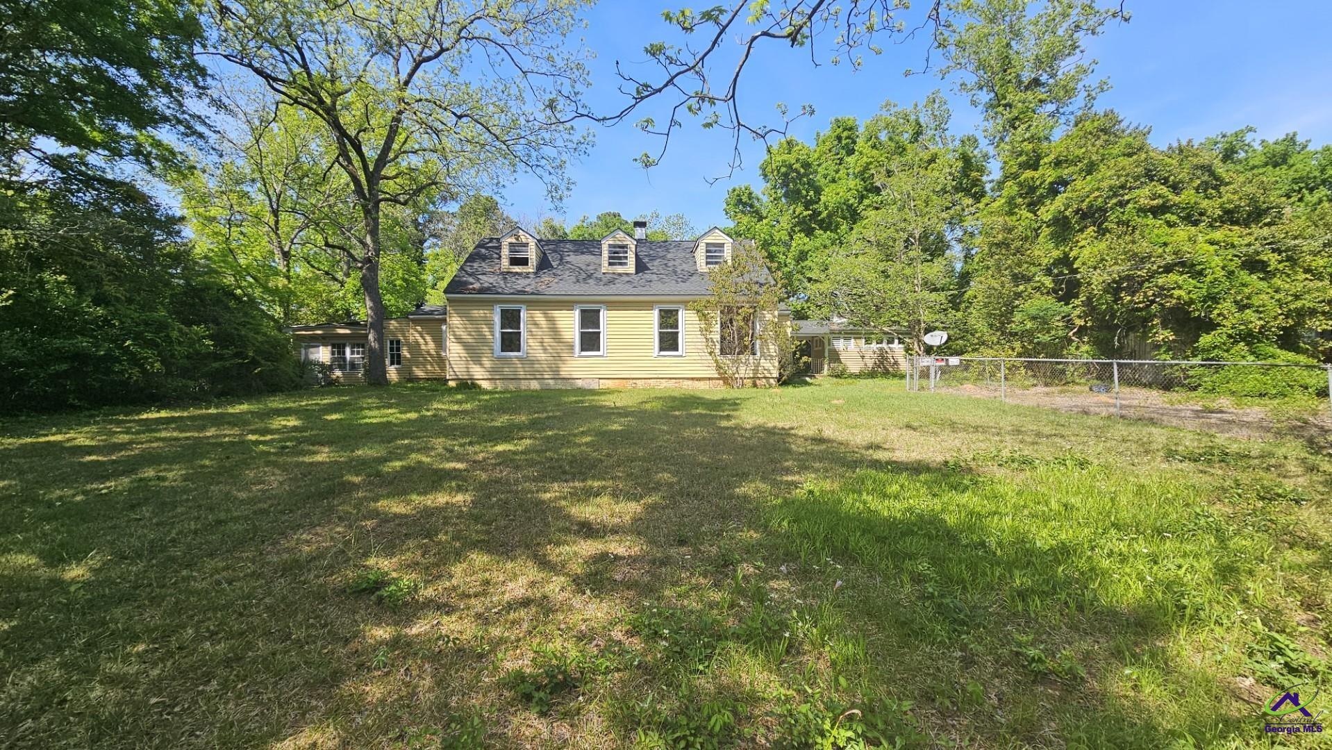 listing main picture