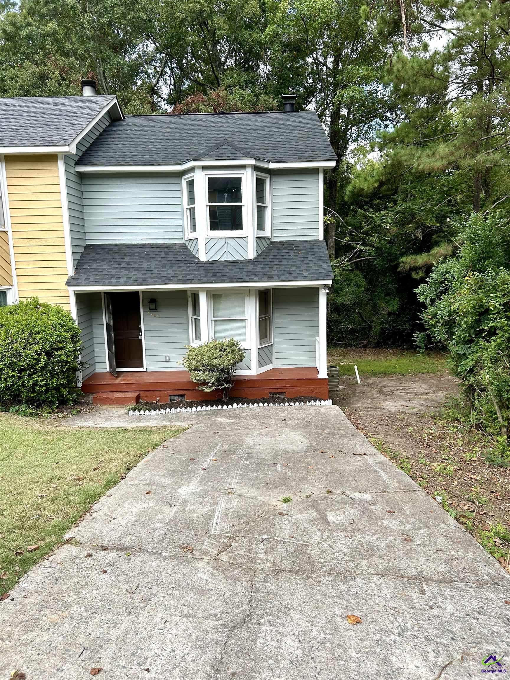 listing main picture