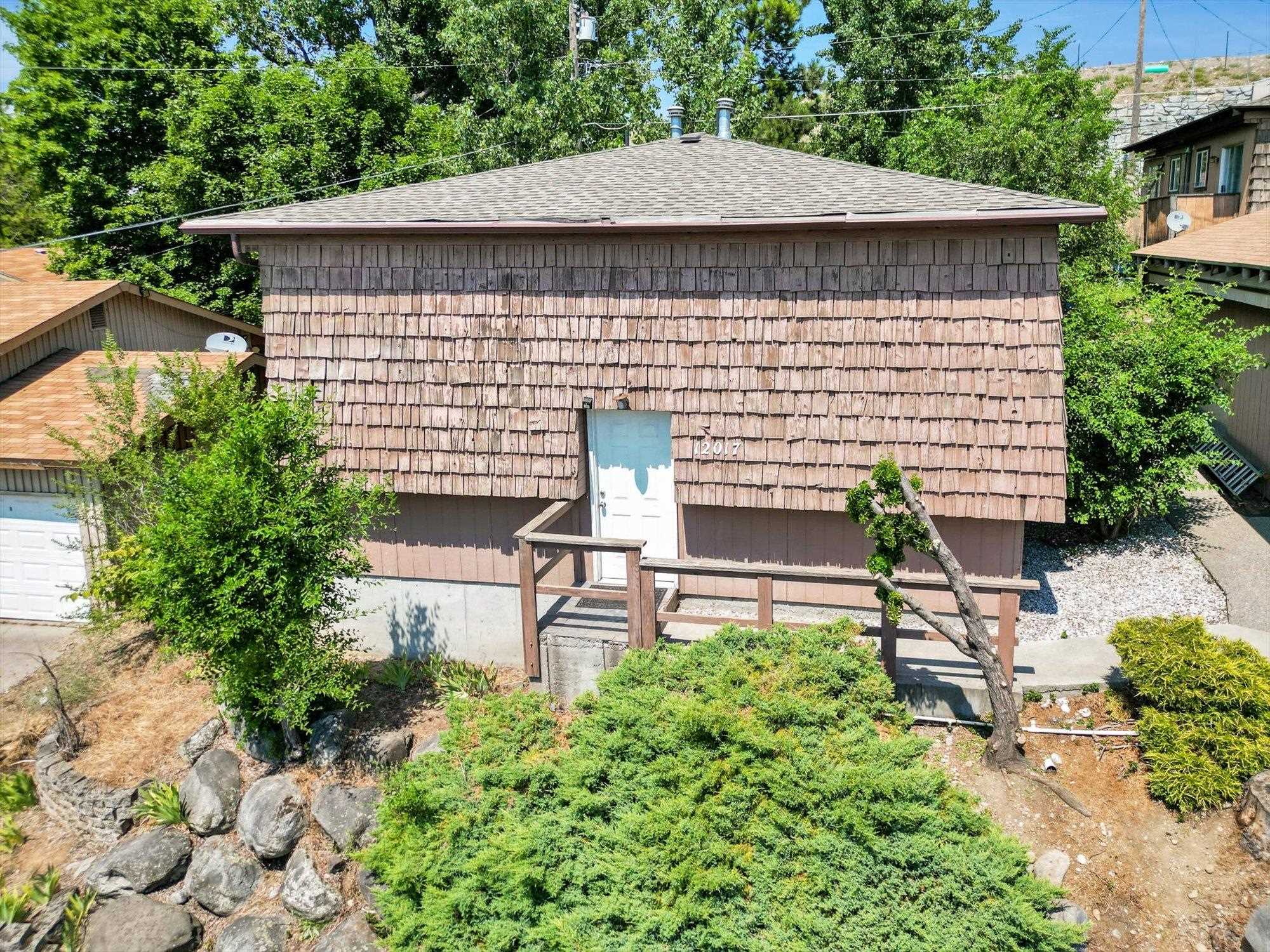 listing main picture