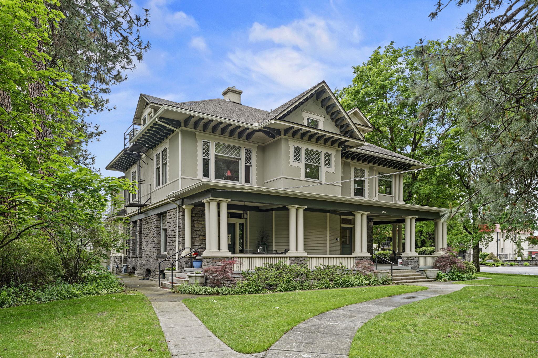 listing main picture