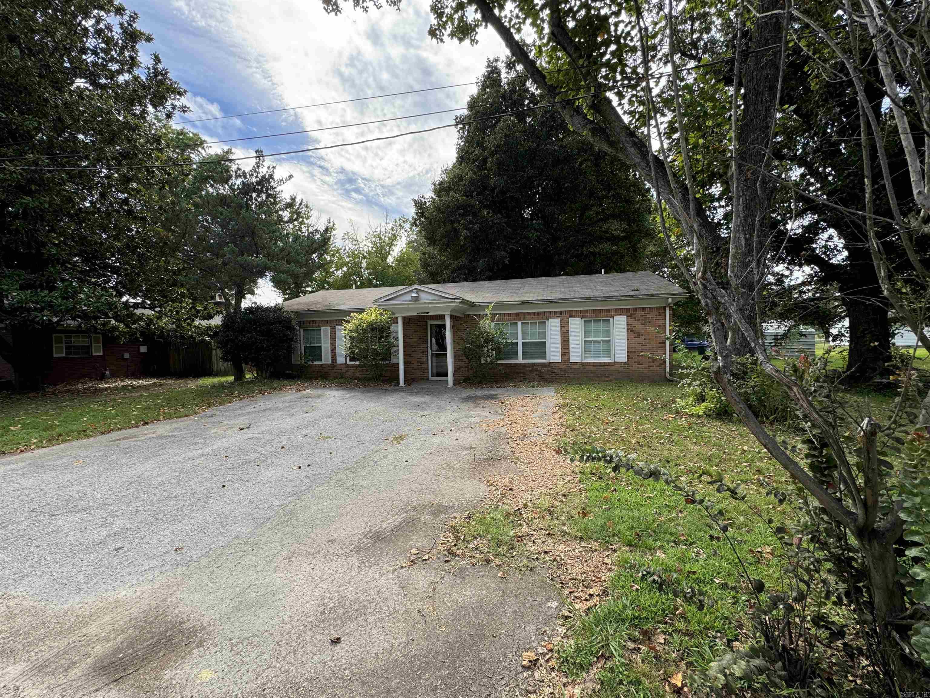 listing main picture