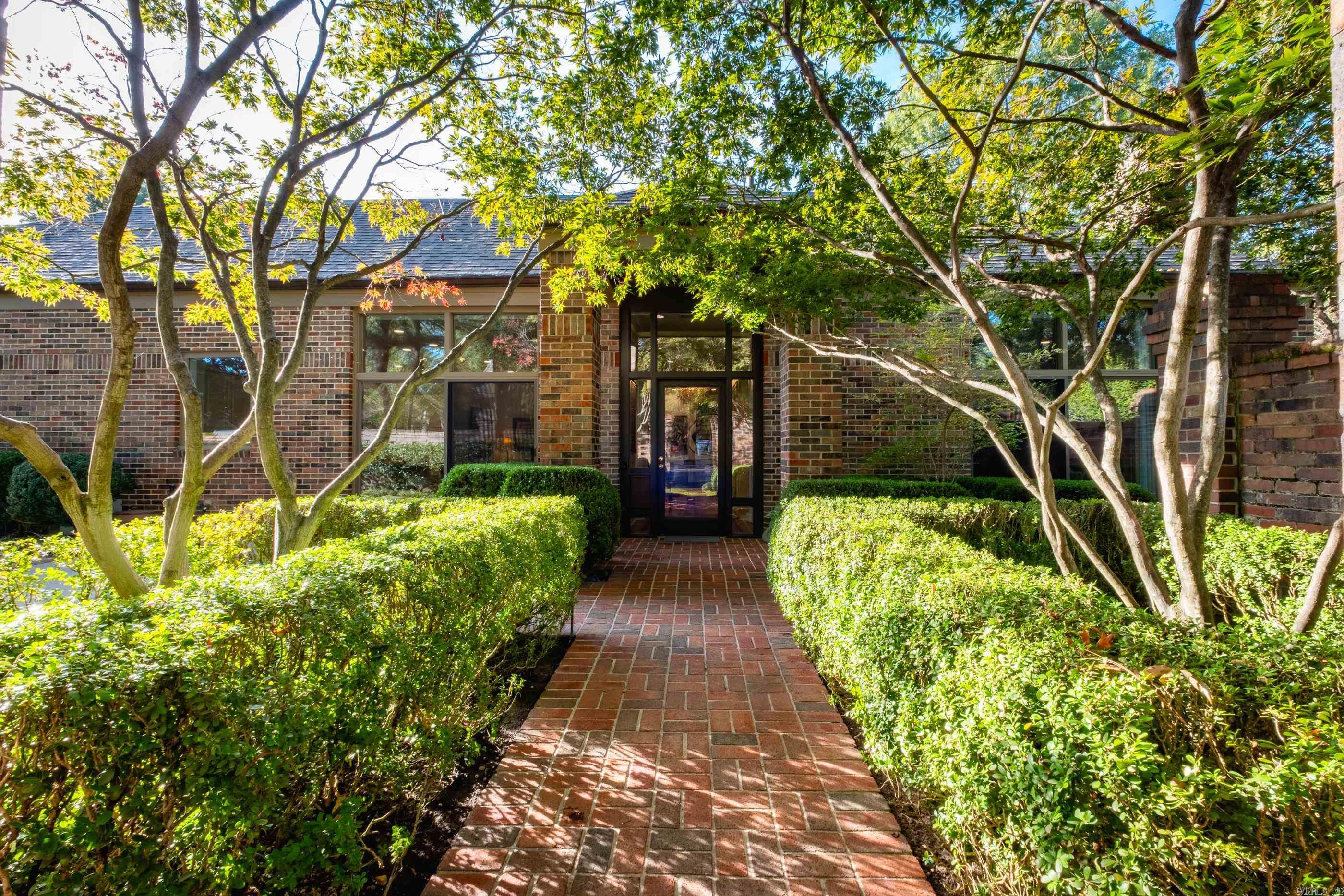 listing main picture