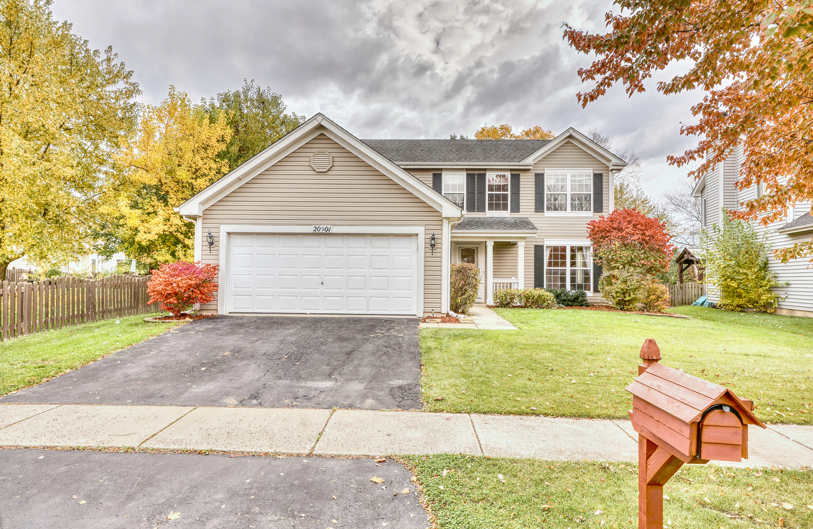 Oakbrook Terrace Homes for sale Real Estate in Oakbrook Terrace