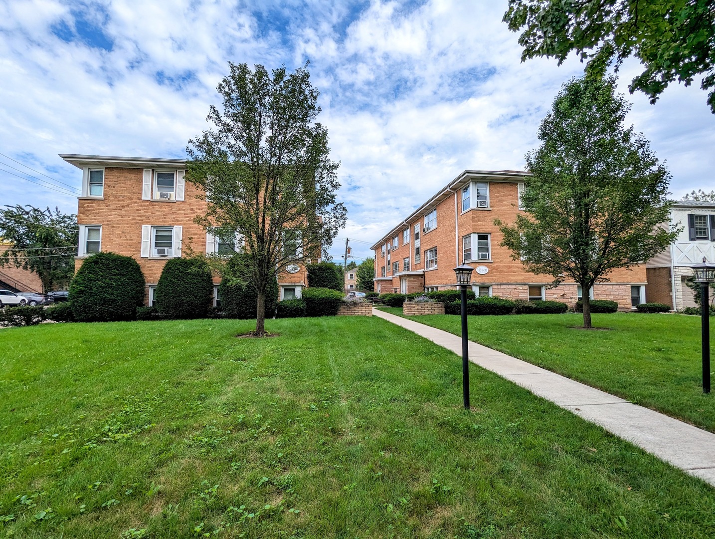 Oakbrook Terrace Homes for sale Real Estate in Oakbrook Terrace