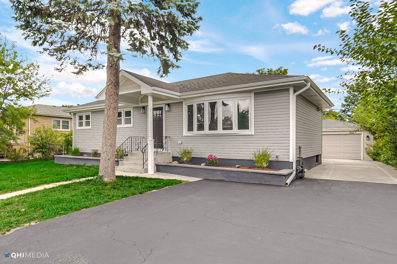 Oakbrook Terrace Homes for sale Real Estate in Oakbrook Terrace