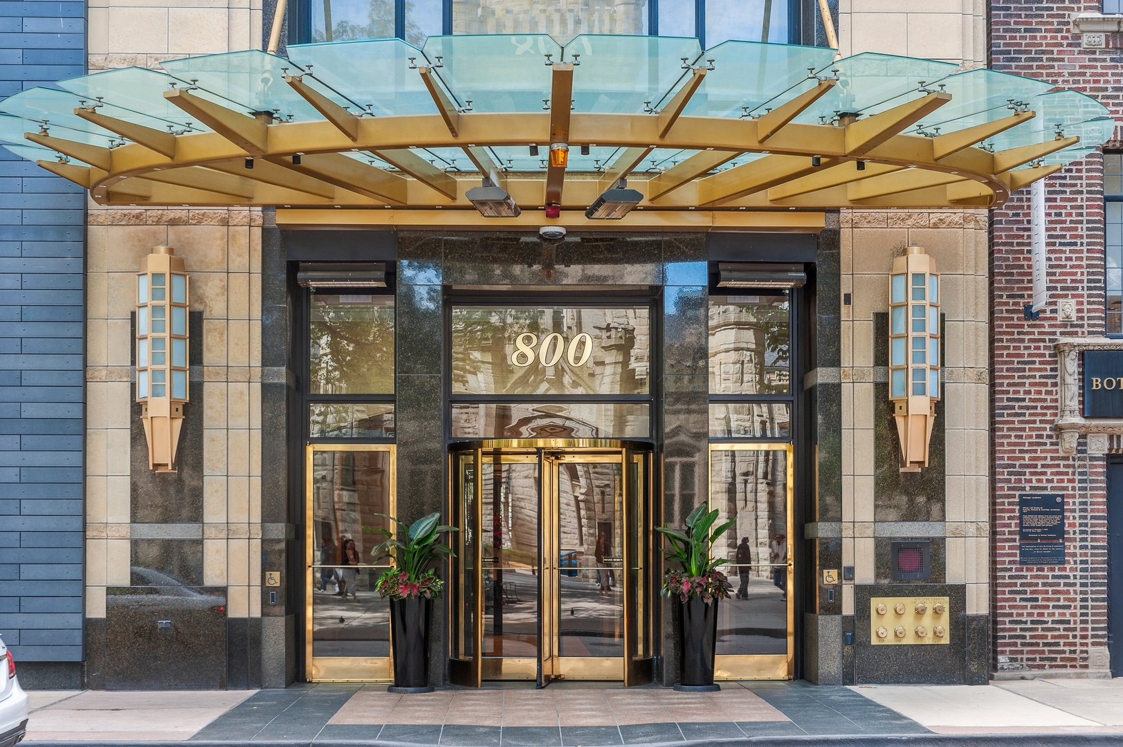 listing main picture