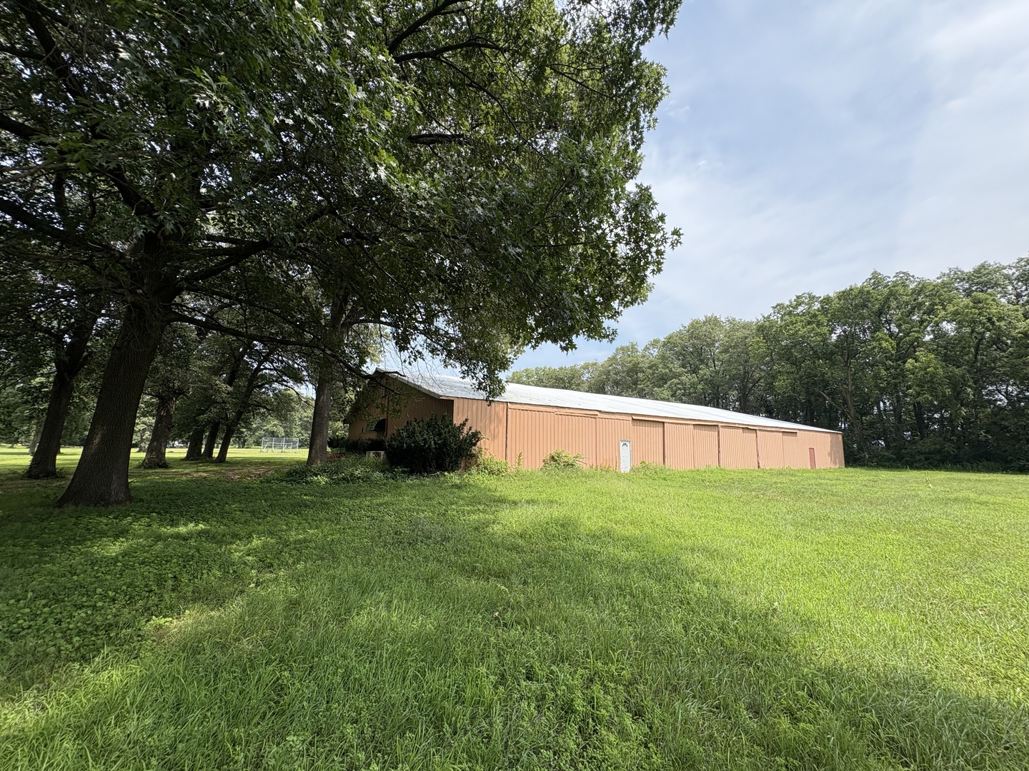 listing main picture