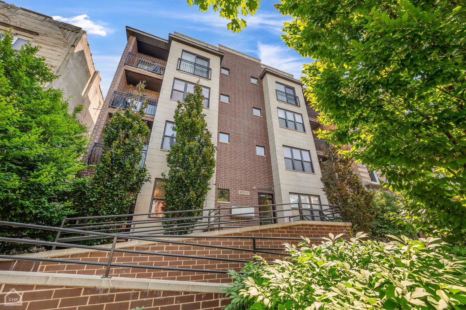 listing main picture