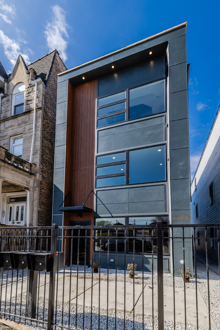 listing main picture