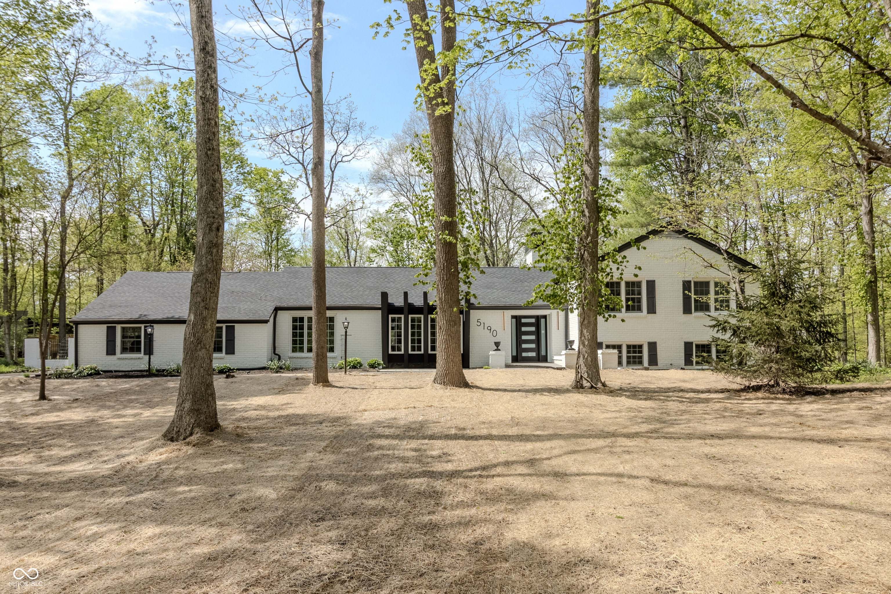 listing main picture