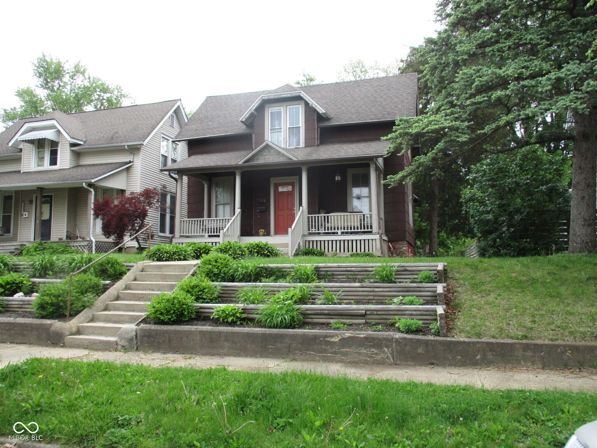 listing main picture