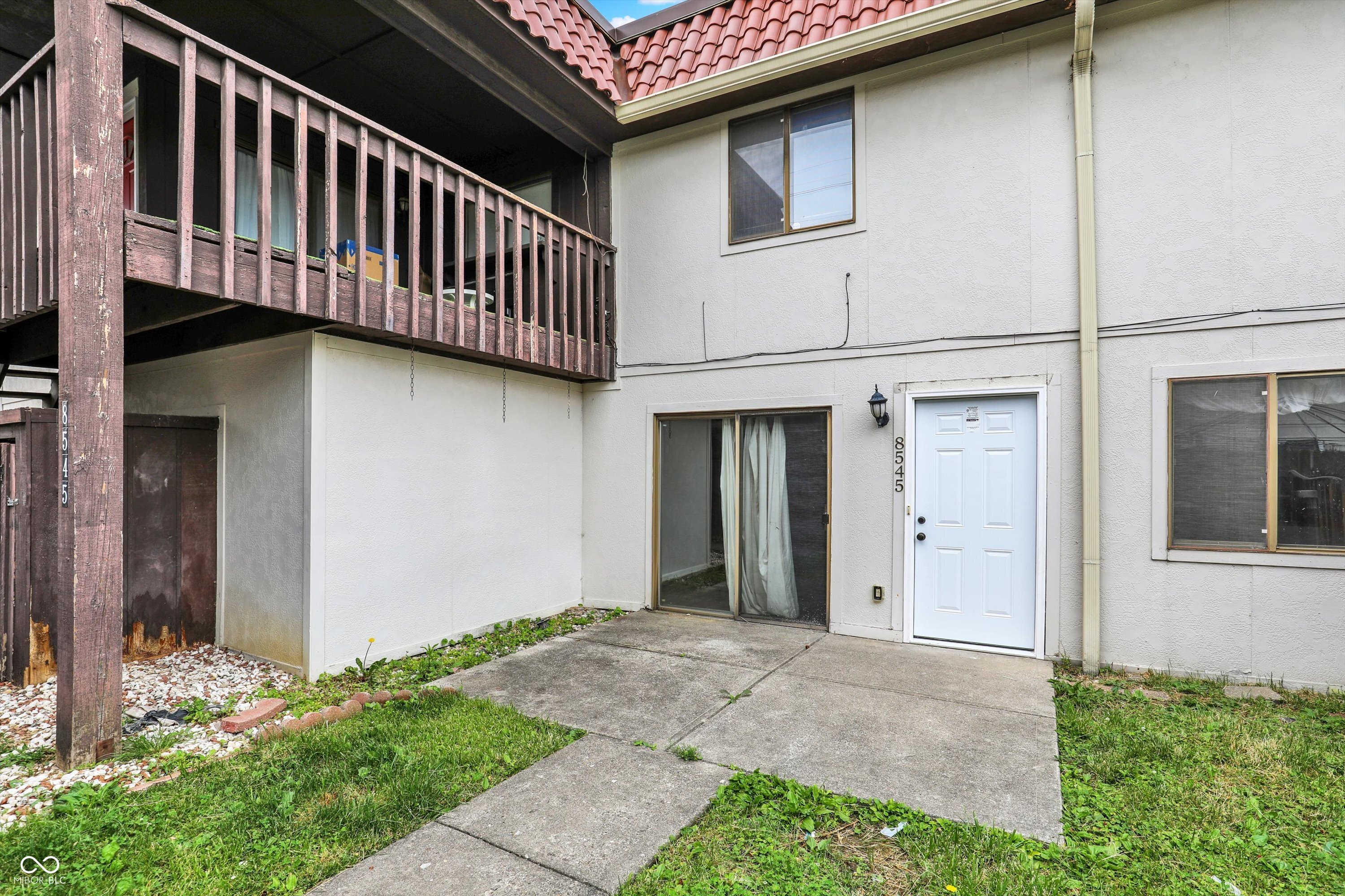 listing main picture