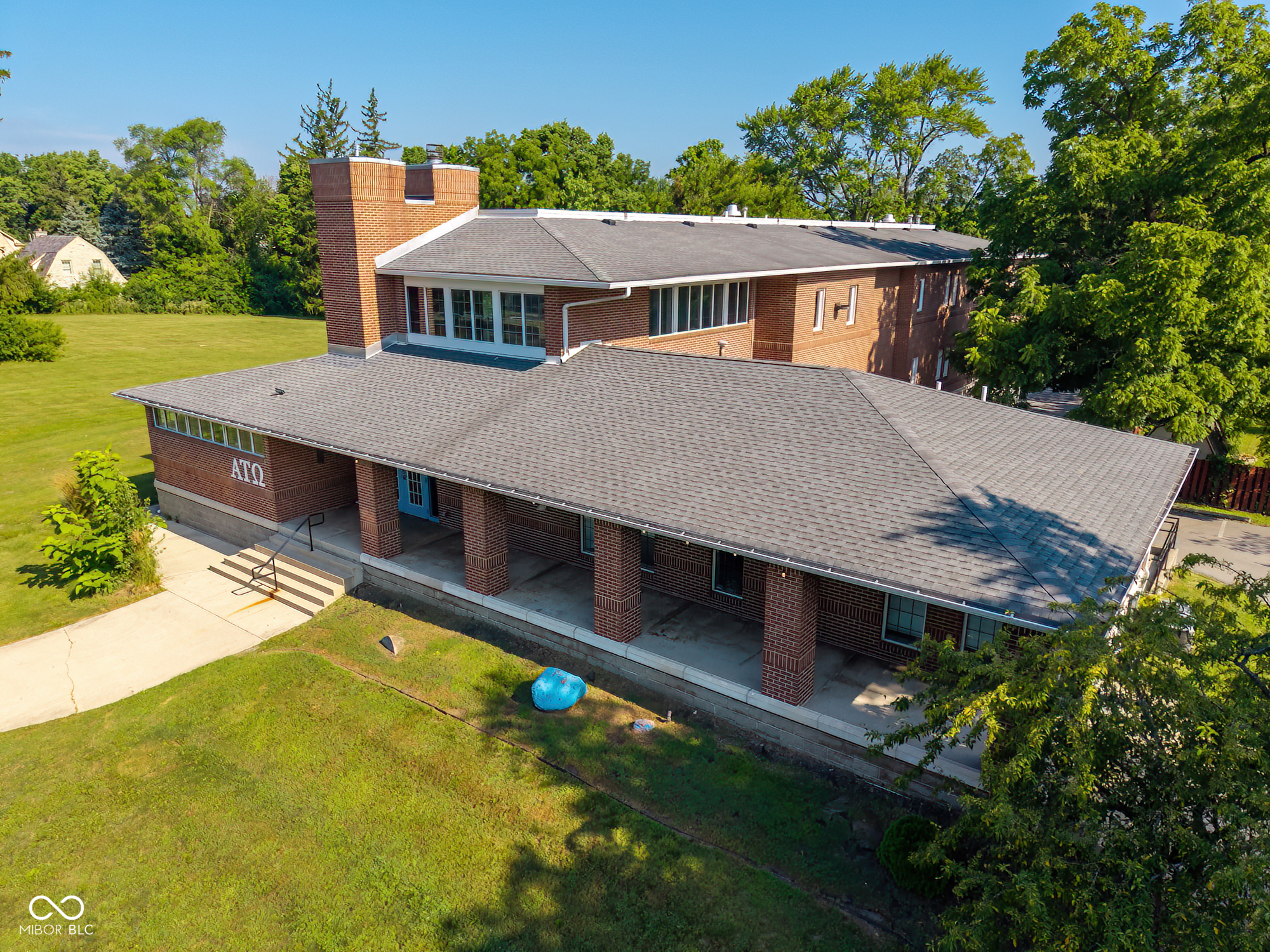 listing main picture