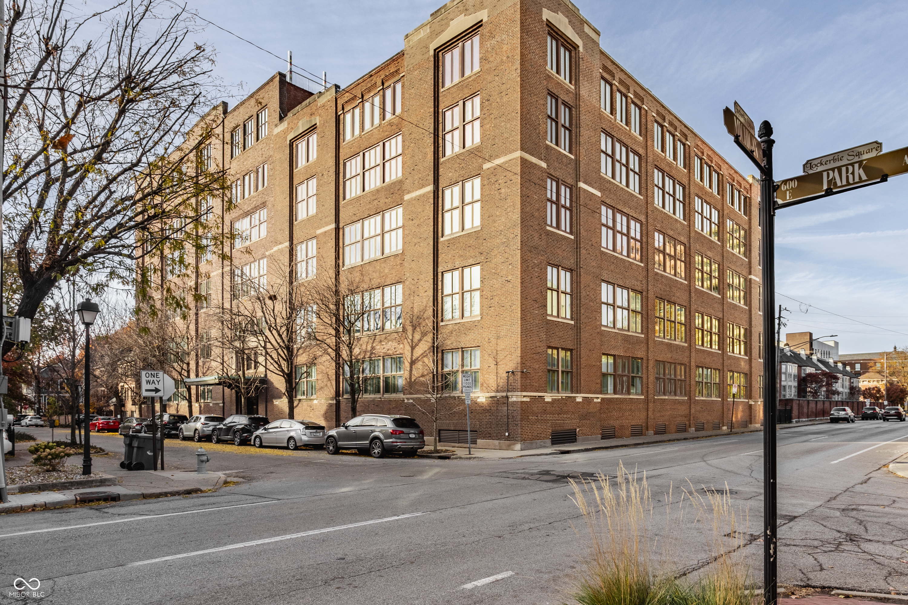 listing main picture