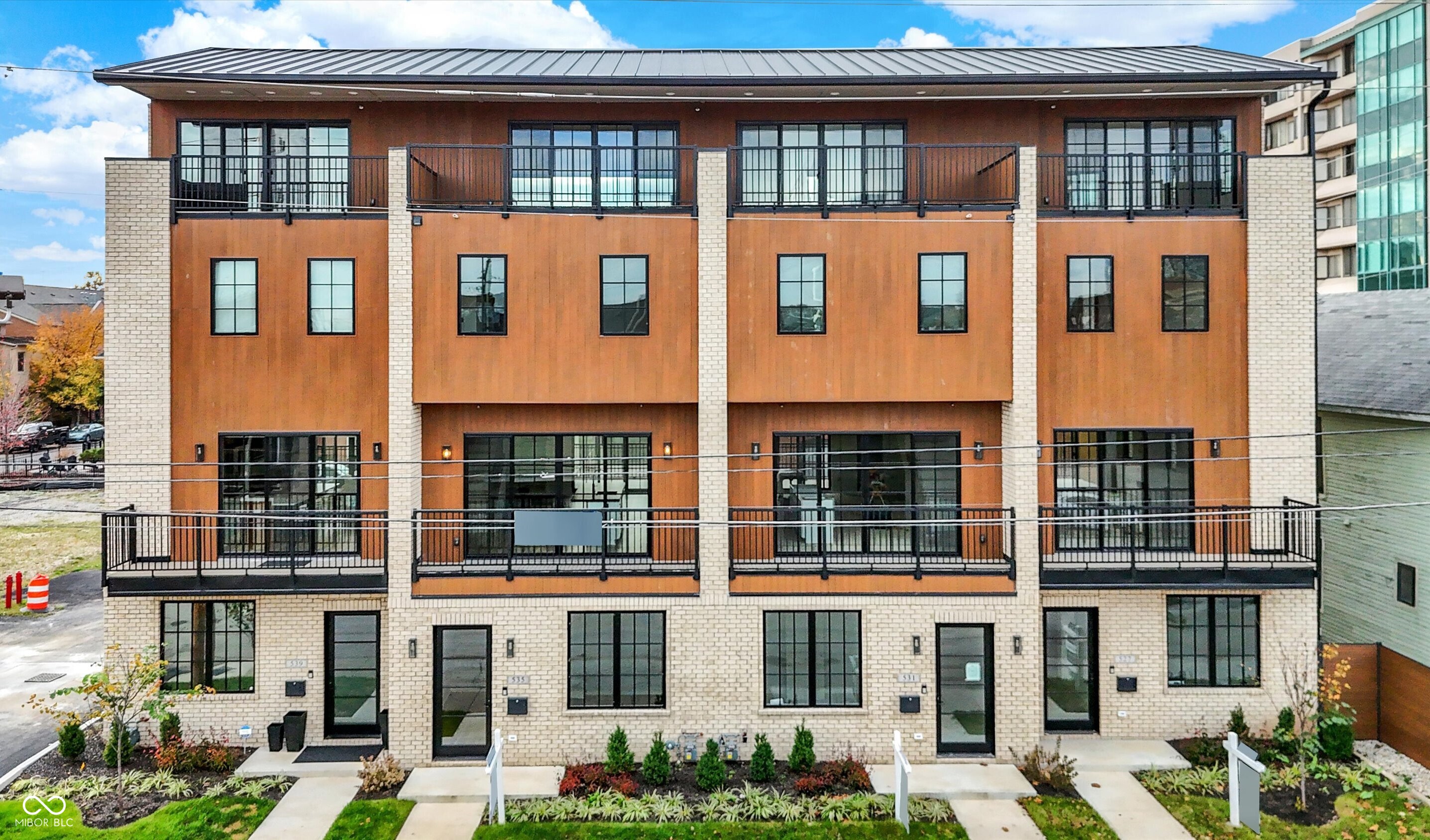 listing main picture