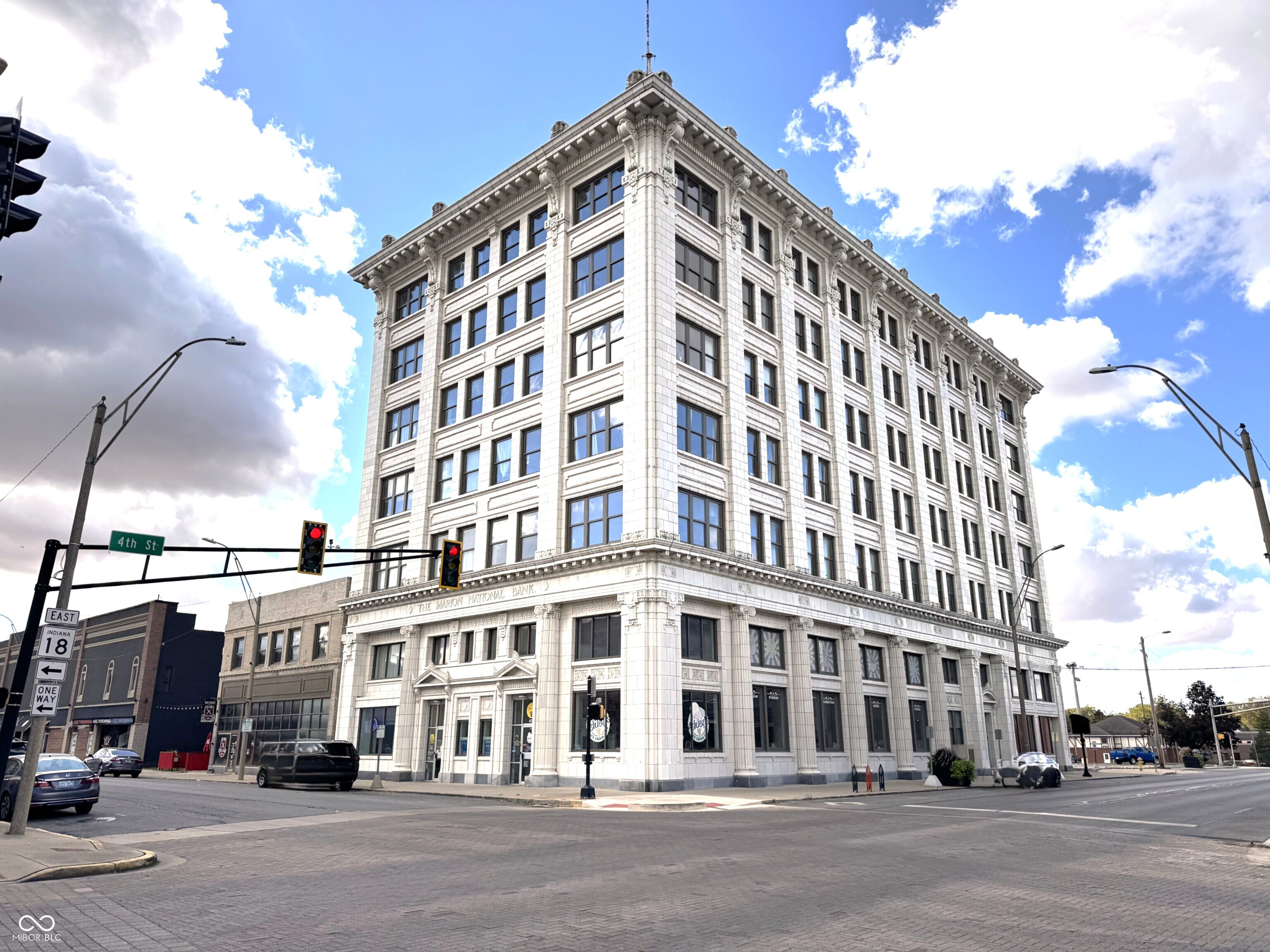 listing main picture