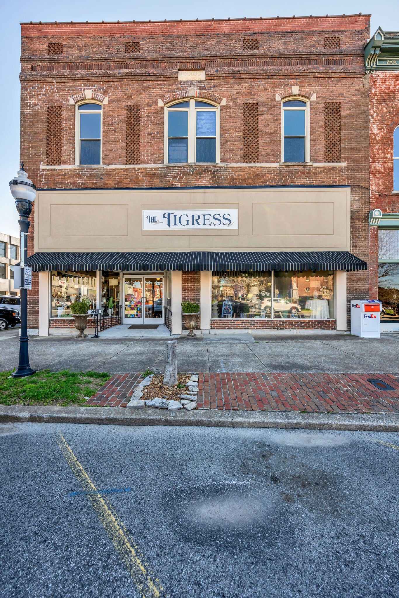 listing main picture