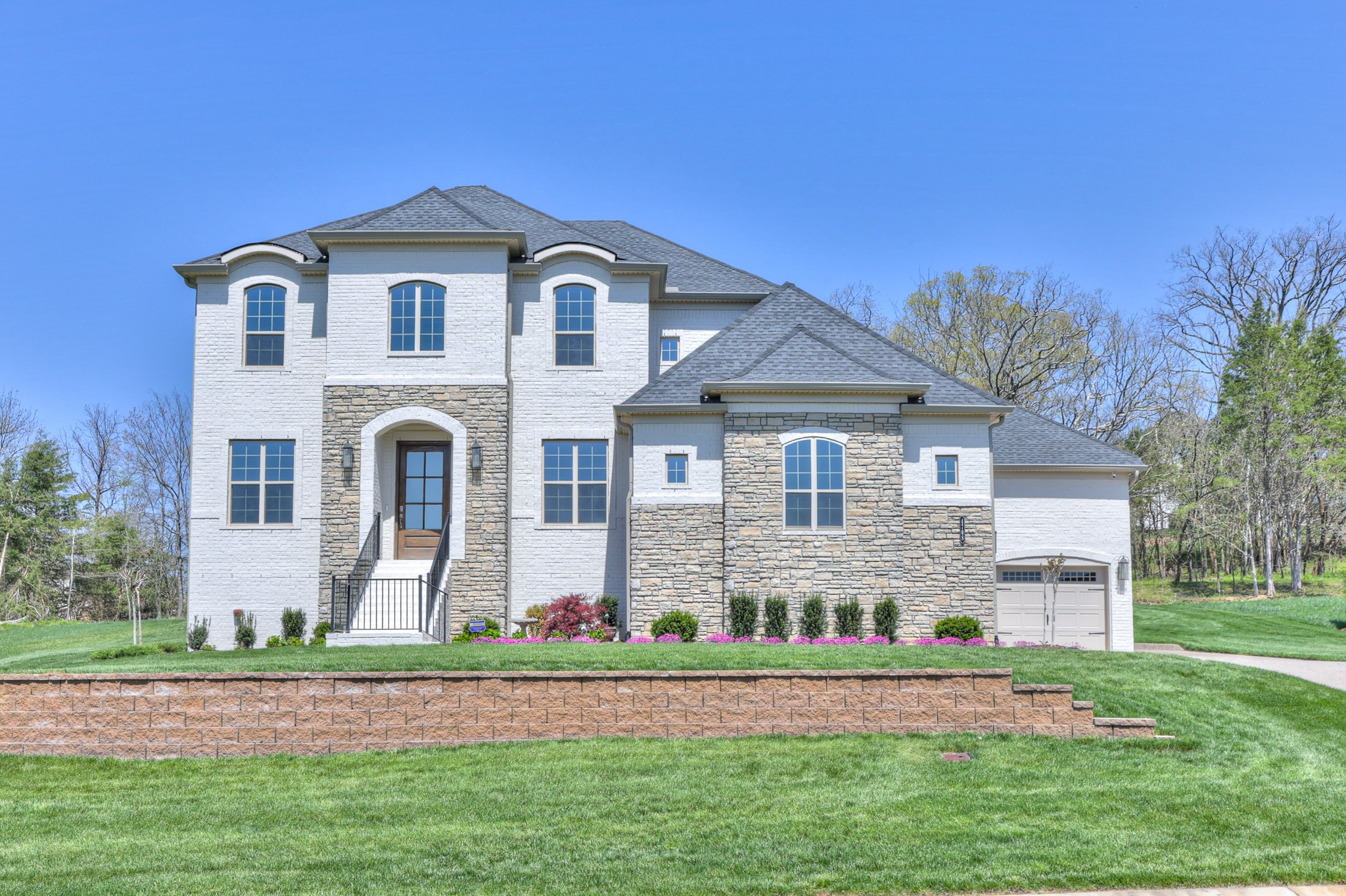 listing main picture