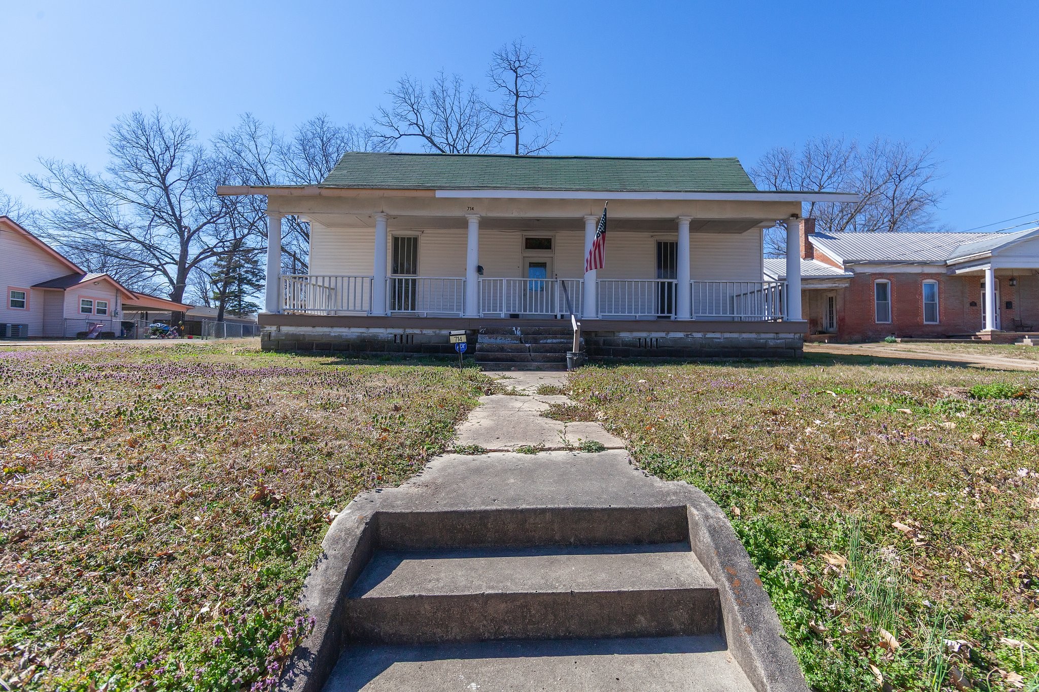 listing main picture