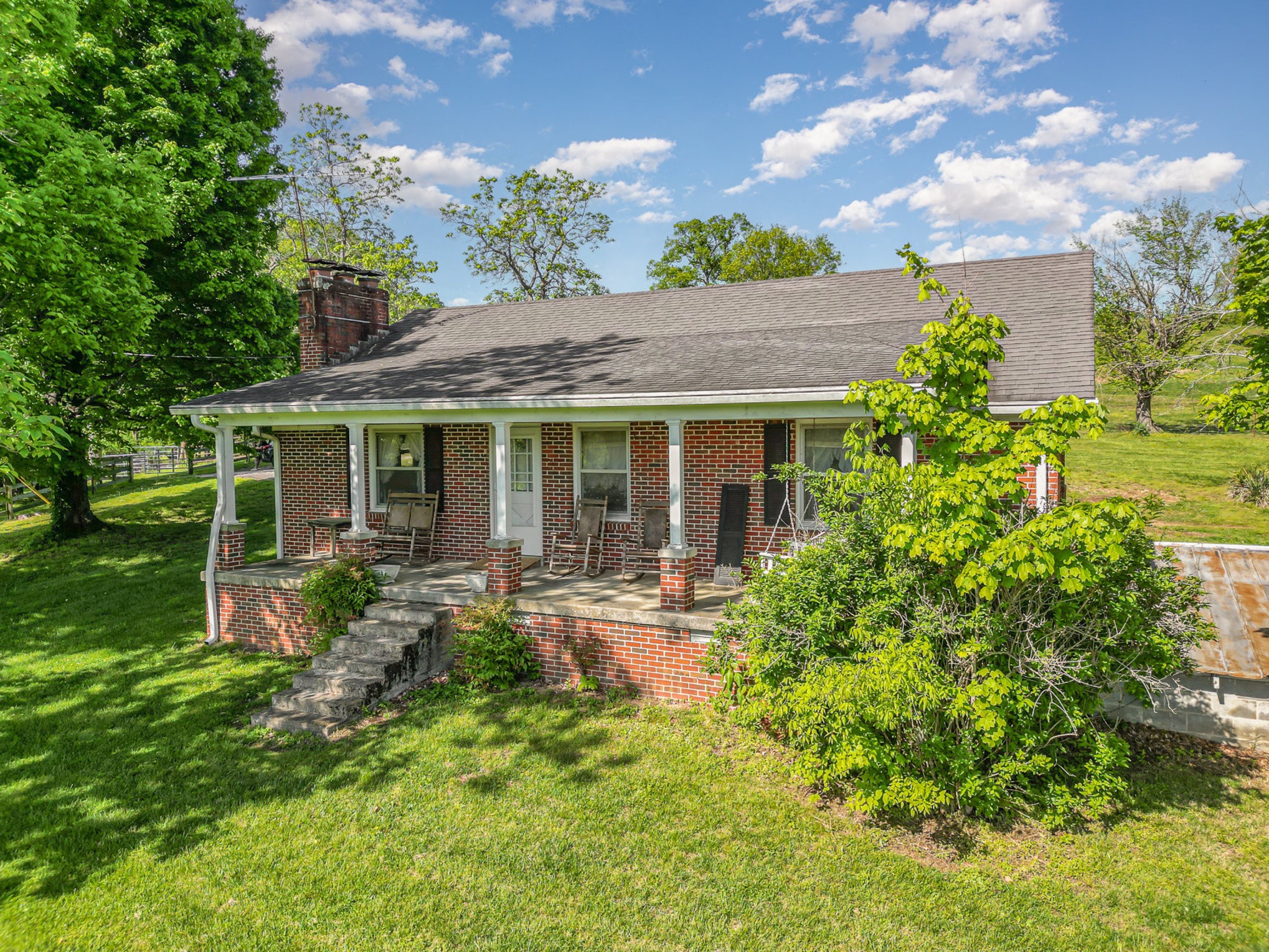 listing main picture