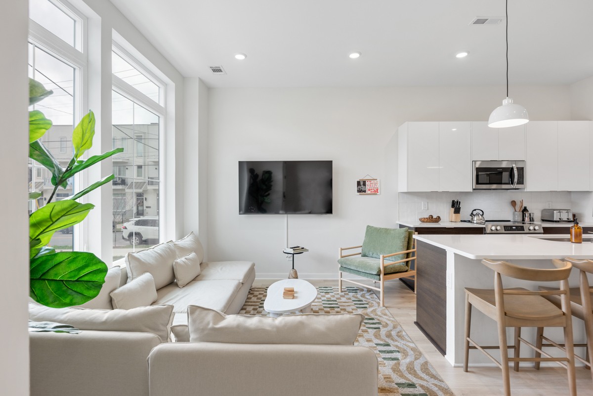 listing main picture