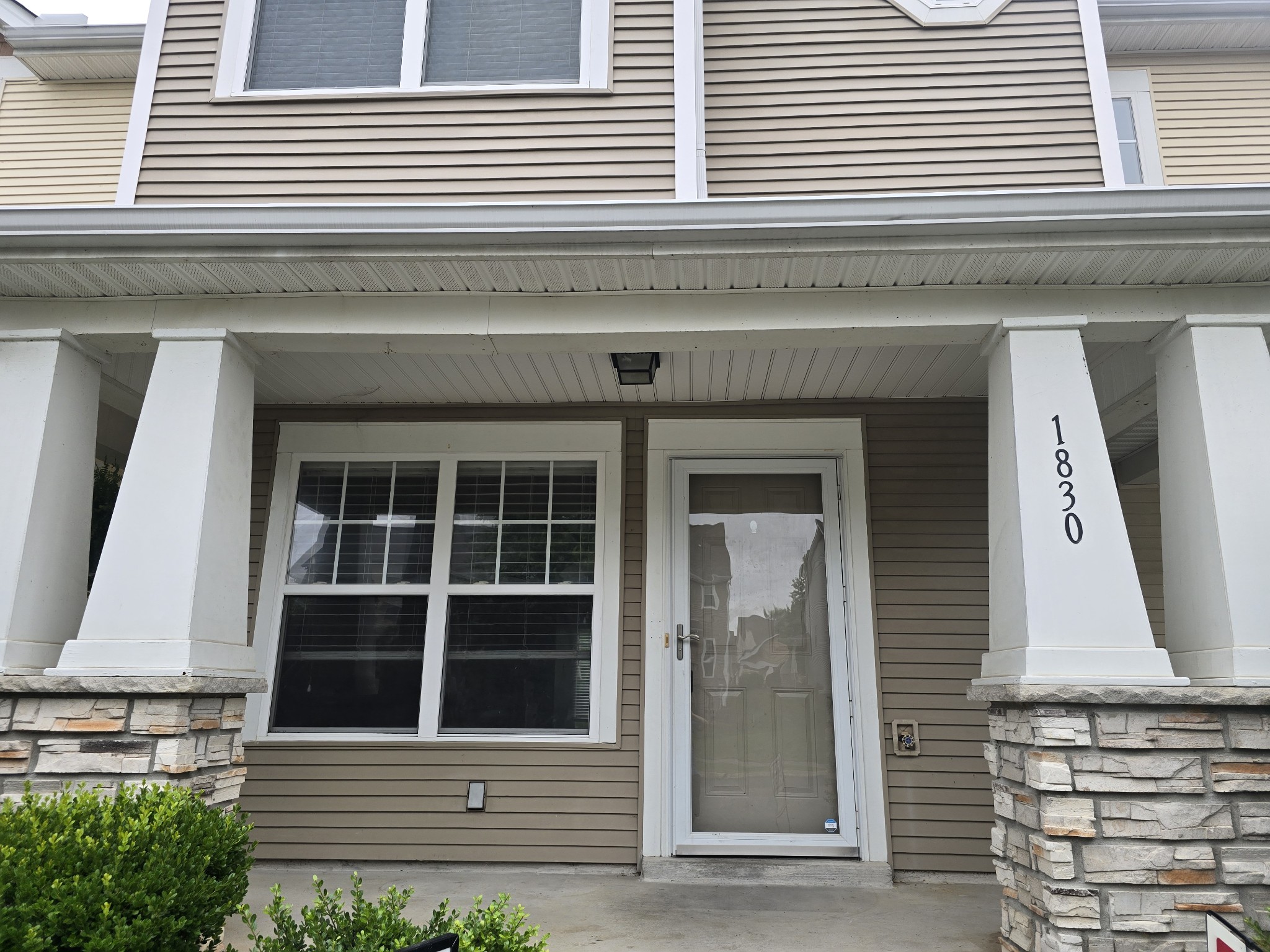 listing main picture