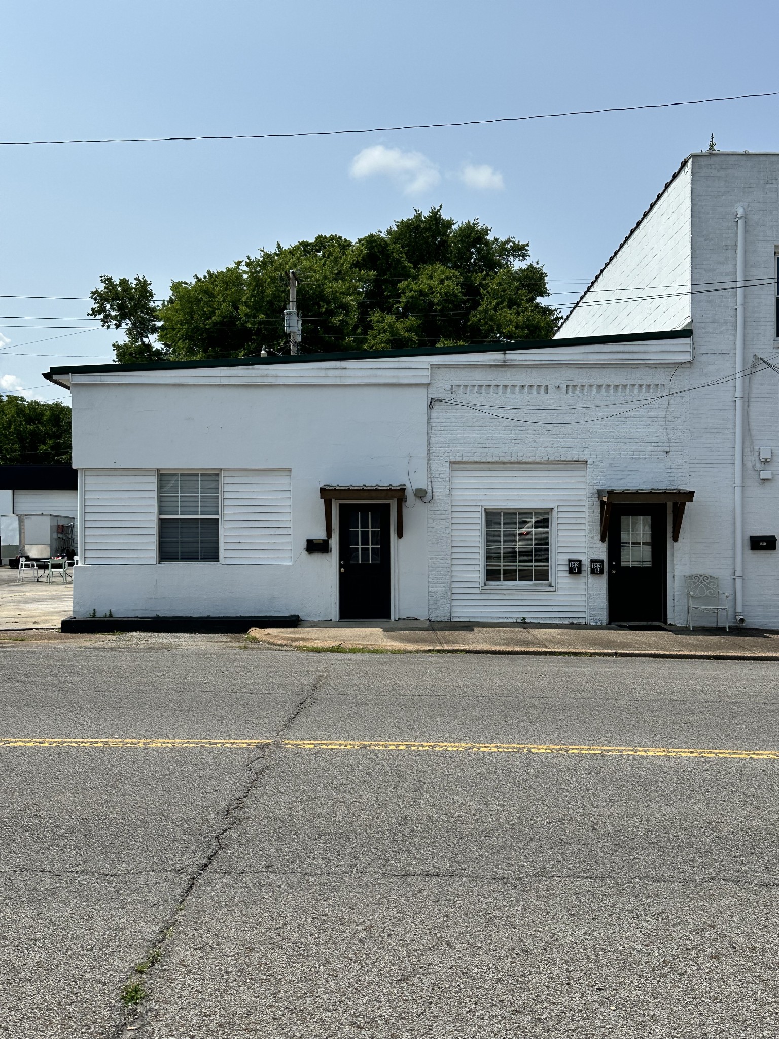 listing main picture