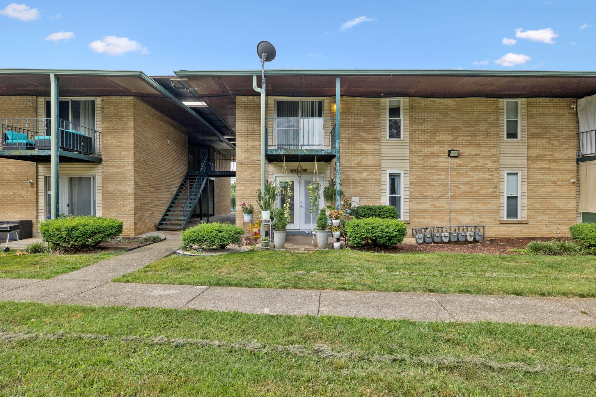 listing main picture