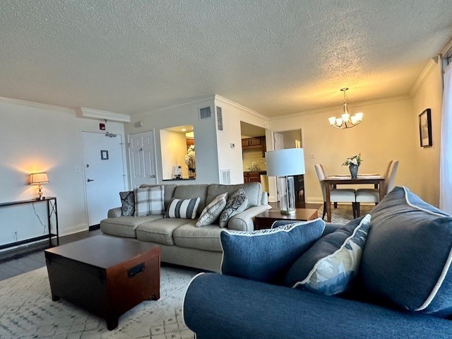 listing main picture