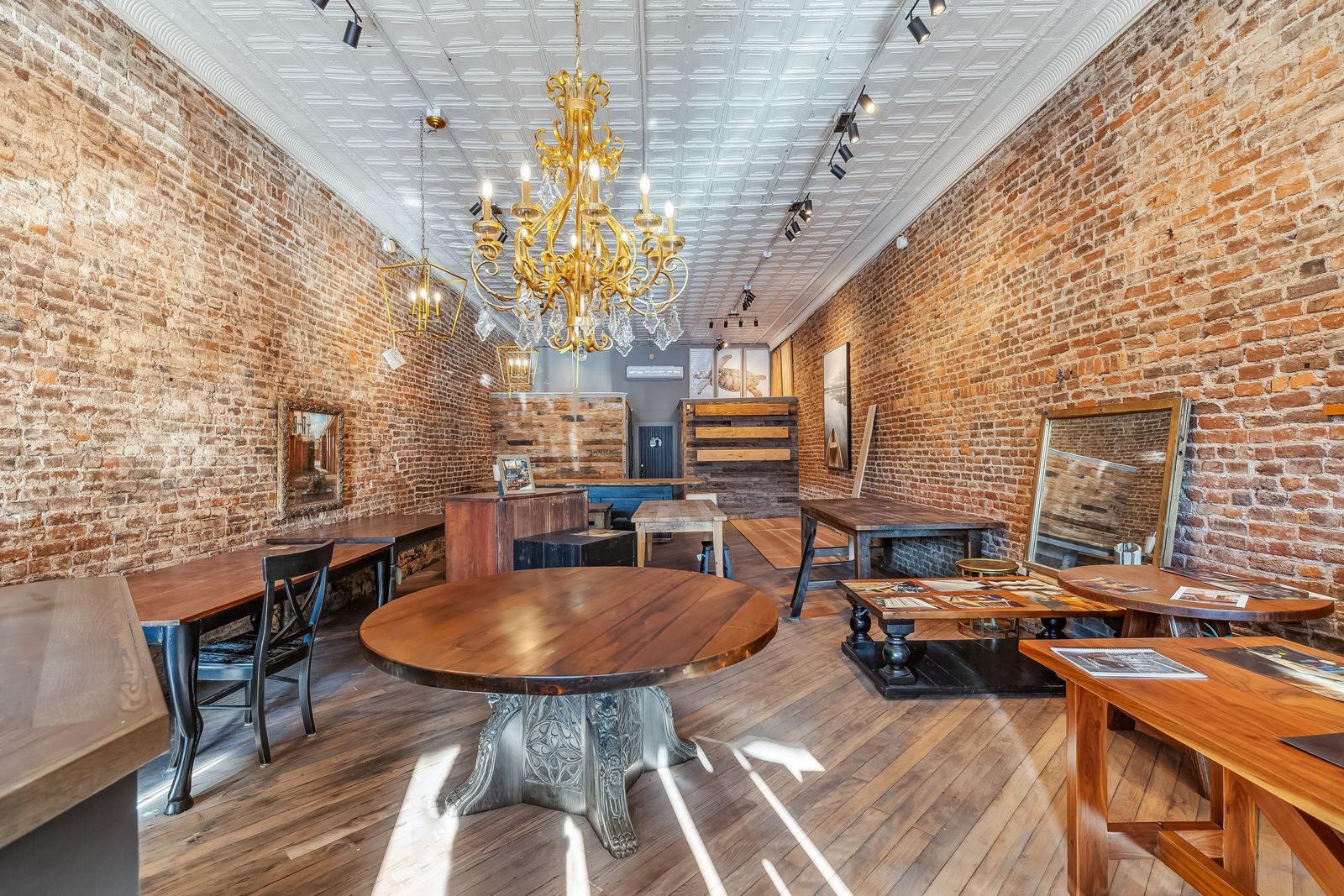 listing main picture