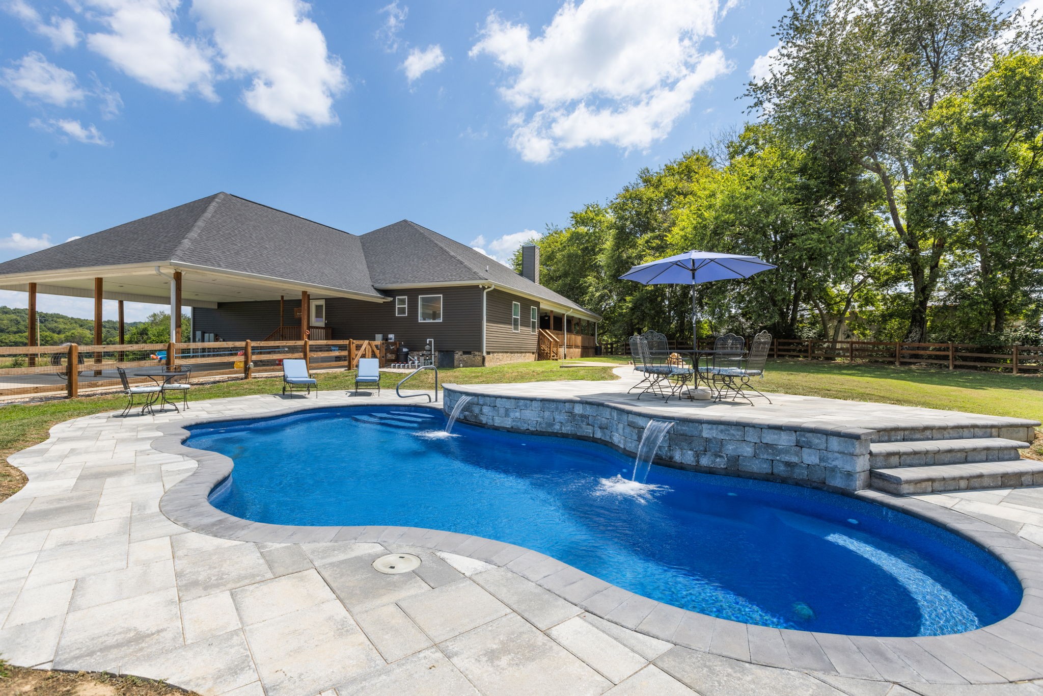 listing main picture