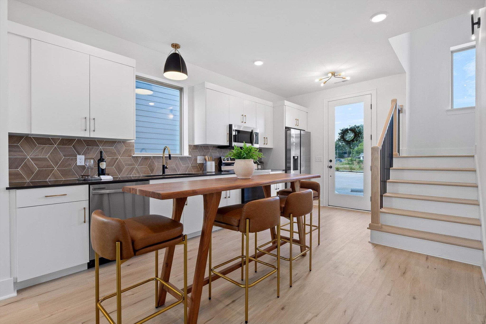 listing main picture