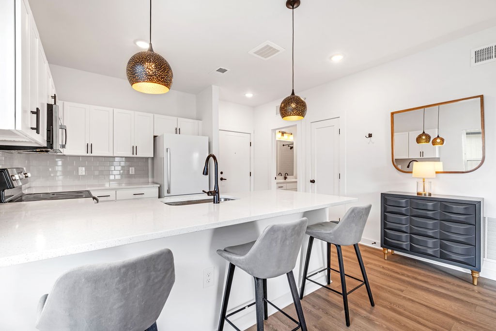 listing main picture