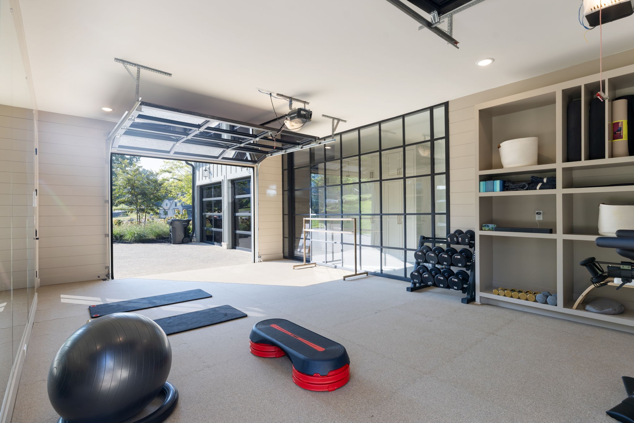 listing main picture