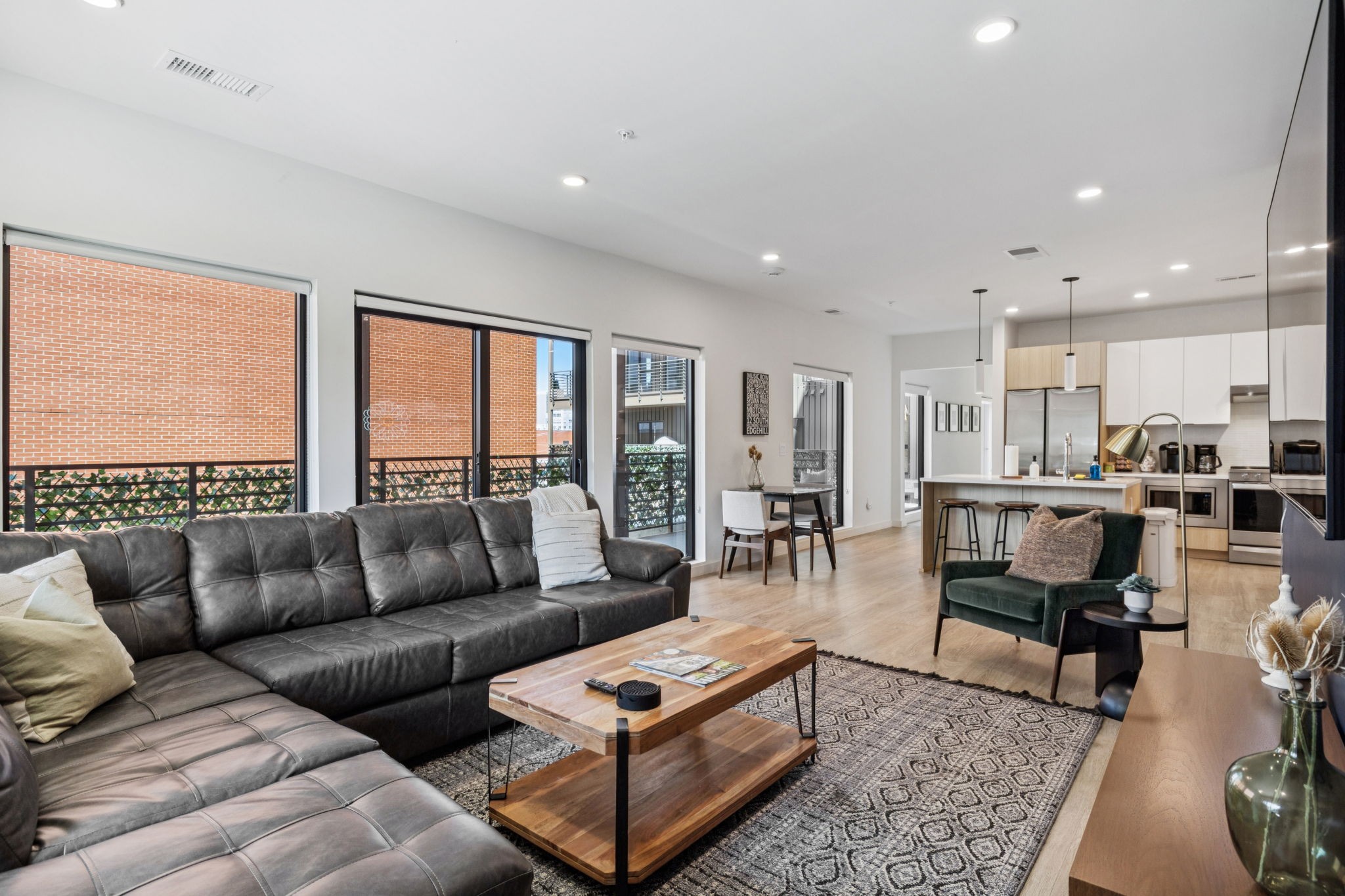 listing main picture