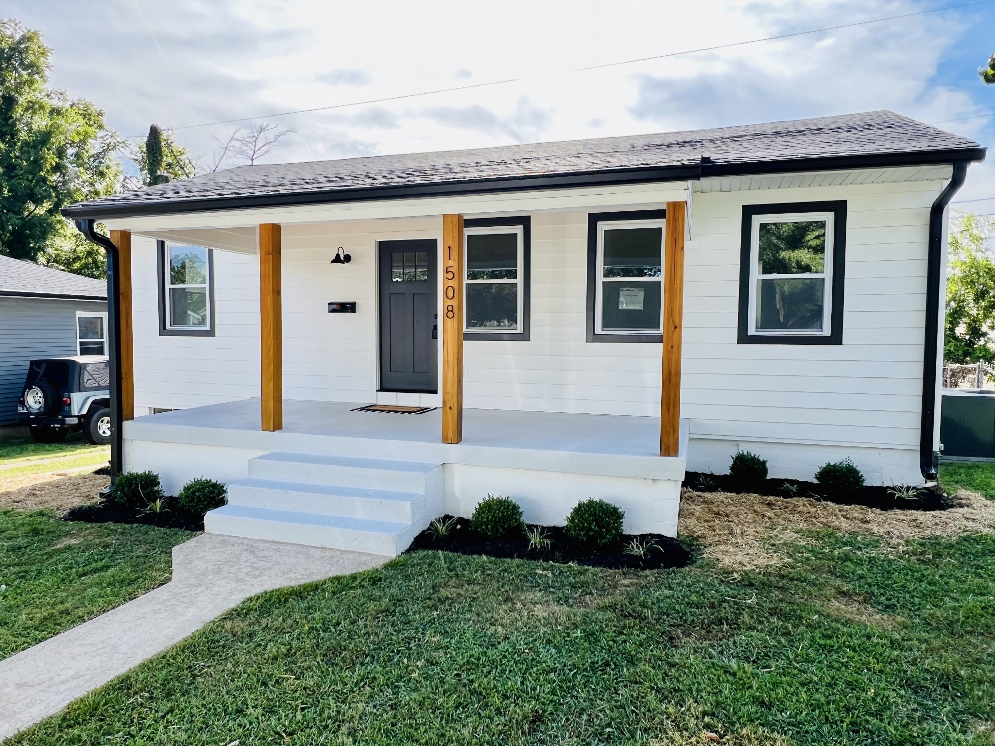 listing main picture