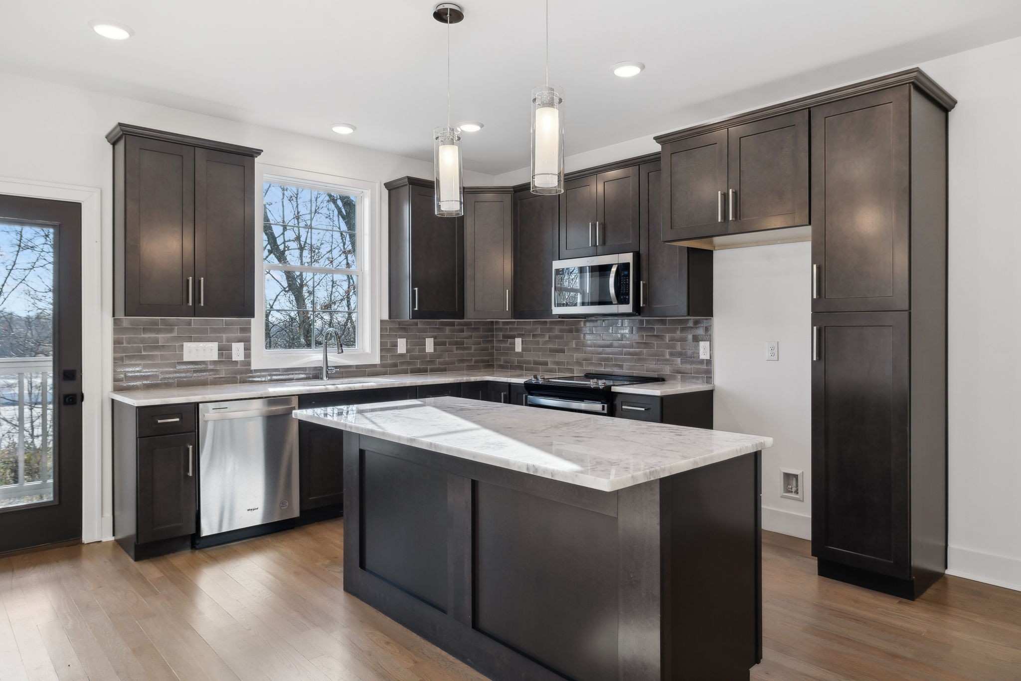 listing main picture